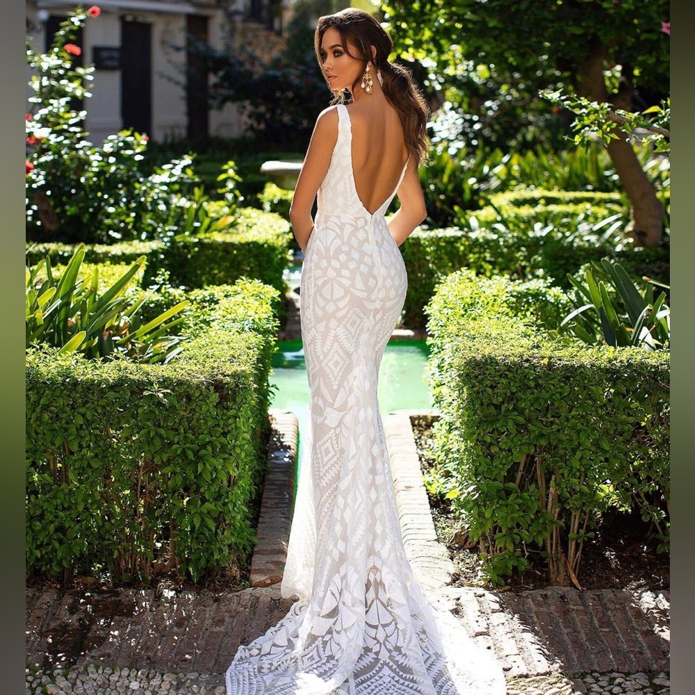 Alamour Luriana White Dress (sold out)